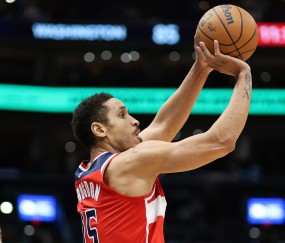 超六底薪签约尼克斯，勇士被小库坑惨，西帝距离退役又近一步