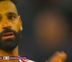 怎能不动情！赛后球迷高唱若塔名字，萨拉赫动情落泪鼓掌