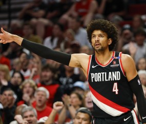 九游体育在线-场均2.5断但仅出战4场！美记：塞布尔正在与开拓者协商买断合同